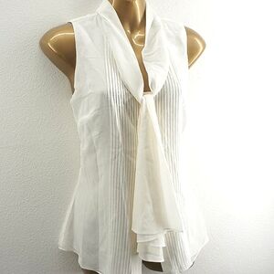 White house black market cream pleated sleeveless silk blouse size S